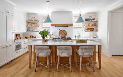 Want a simple wood deck wash recipe? Mix it yourself at home for fantastic cleaning results quickly!