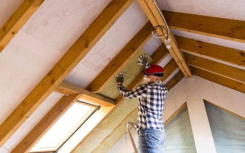 Getting faced or unfaced insulation? Make the right choice with our easy beginner tips.
