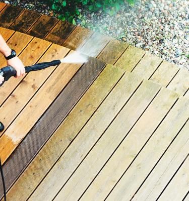 How do you use a diy deck cleaning solution effectively? Learn our top tips for a perfectly clean deck!