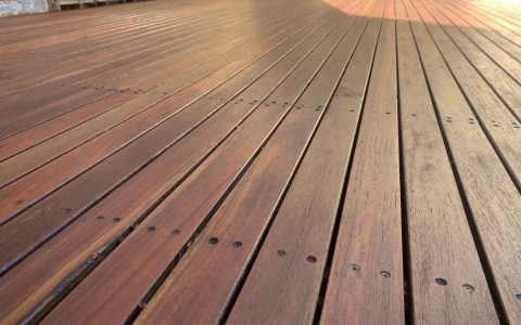 Paint vs stain deck how to choose the right one? Simple tips to know the big differences quickly.