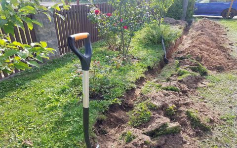 Figuring out who to call for drainage problems in yard? These easy tips help you choose right.